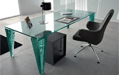 Итальянская мебель из стекла и стеклянные изделия: столы, стулья,